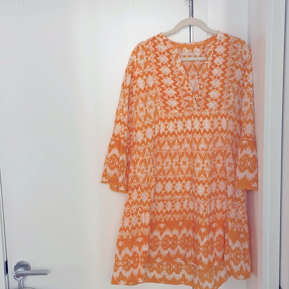 Beautiful dress with flecks of gold! Worn twice.